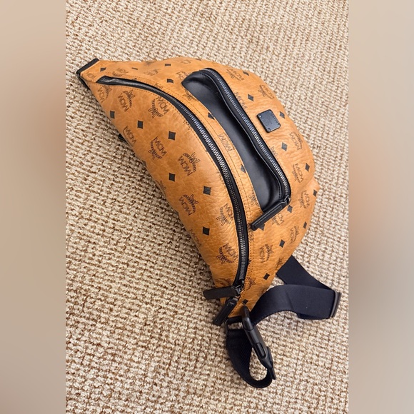 Large MCM Fursten Belt Bag in Visetos - Picture 4 of 10